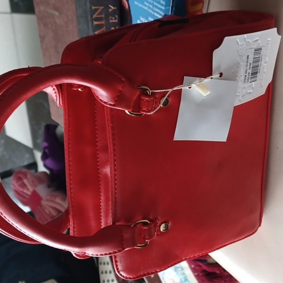 Republic Classic Handbag, 8" x 7" x 4", NEW, Red - Picture 1 of 7